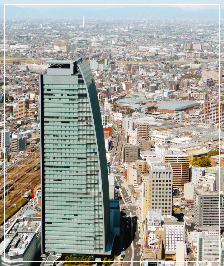 나고야의 현대적인 건물과 오래된 건물들의 조화로운 모습