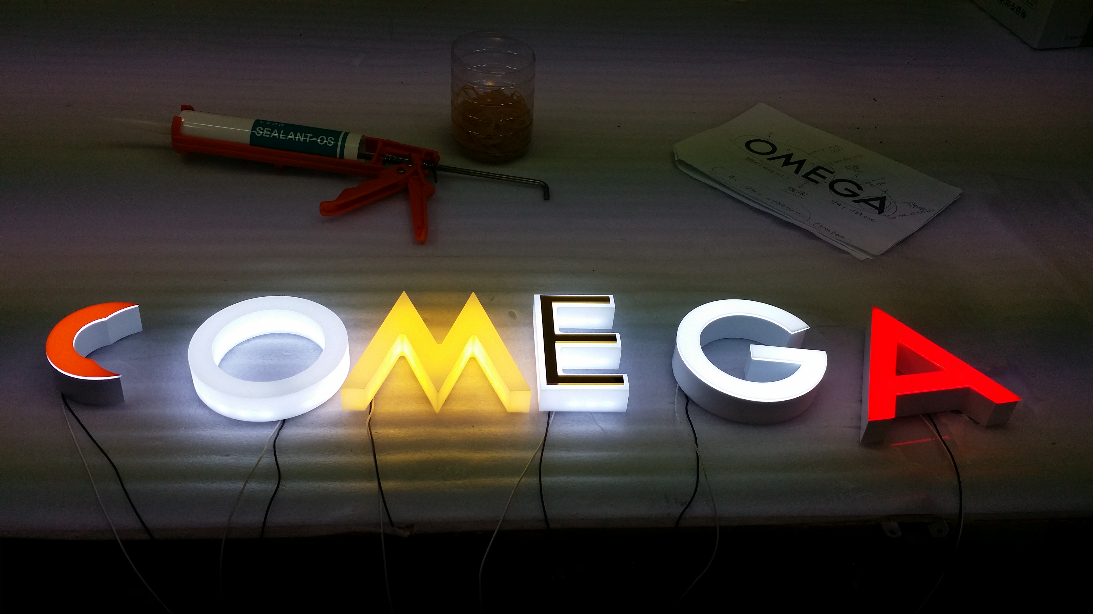 네이버 검색창의 '간판' 키워드 자동완성 결과로 보이는 국밥간판이미지, LED간판, 간판만들기 등 주요 키워드