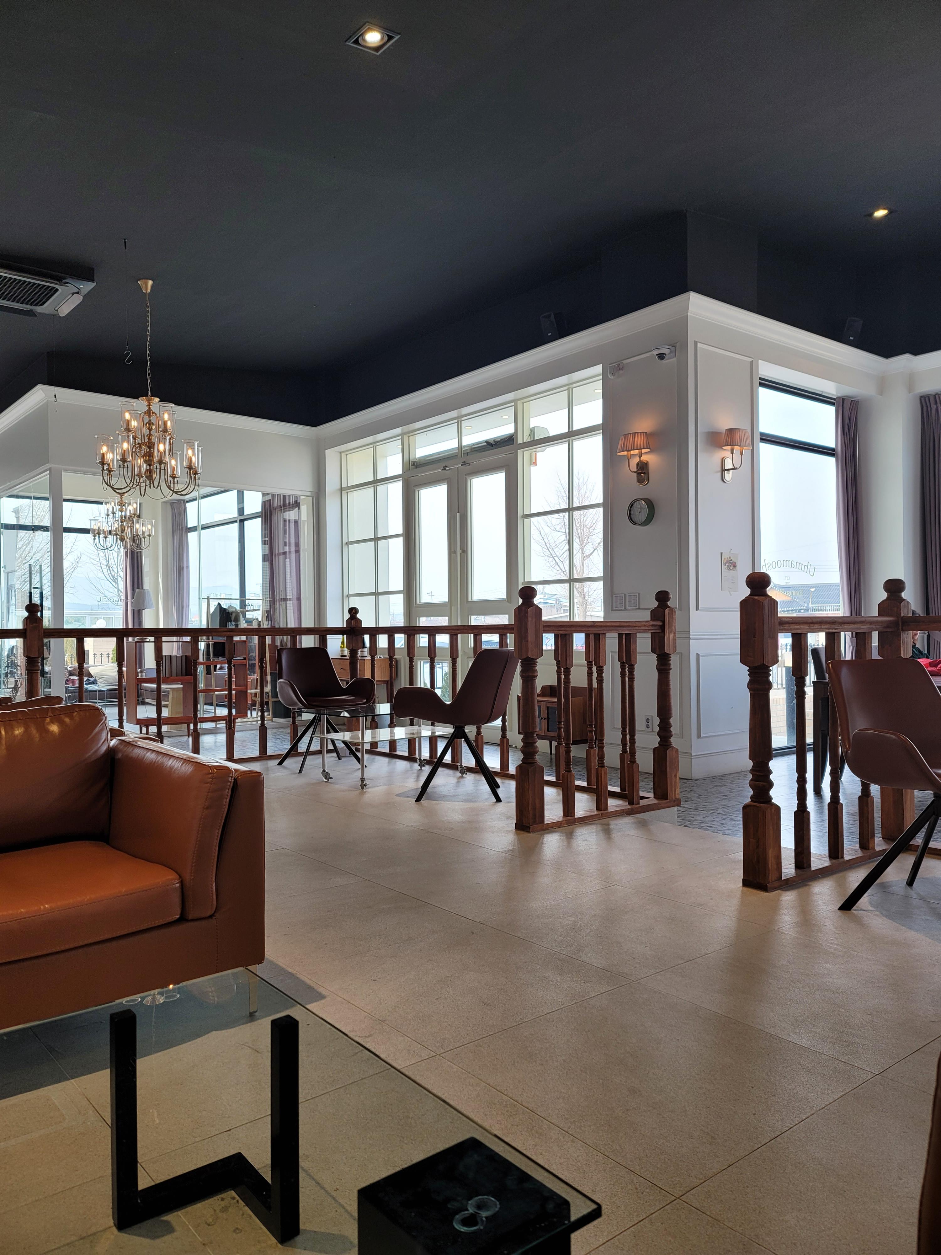 경주 카페 어마무시 내부 모습