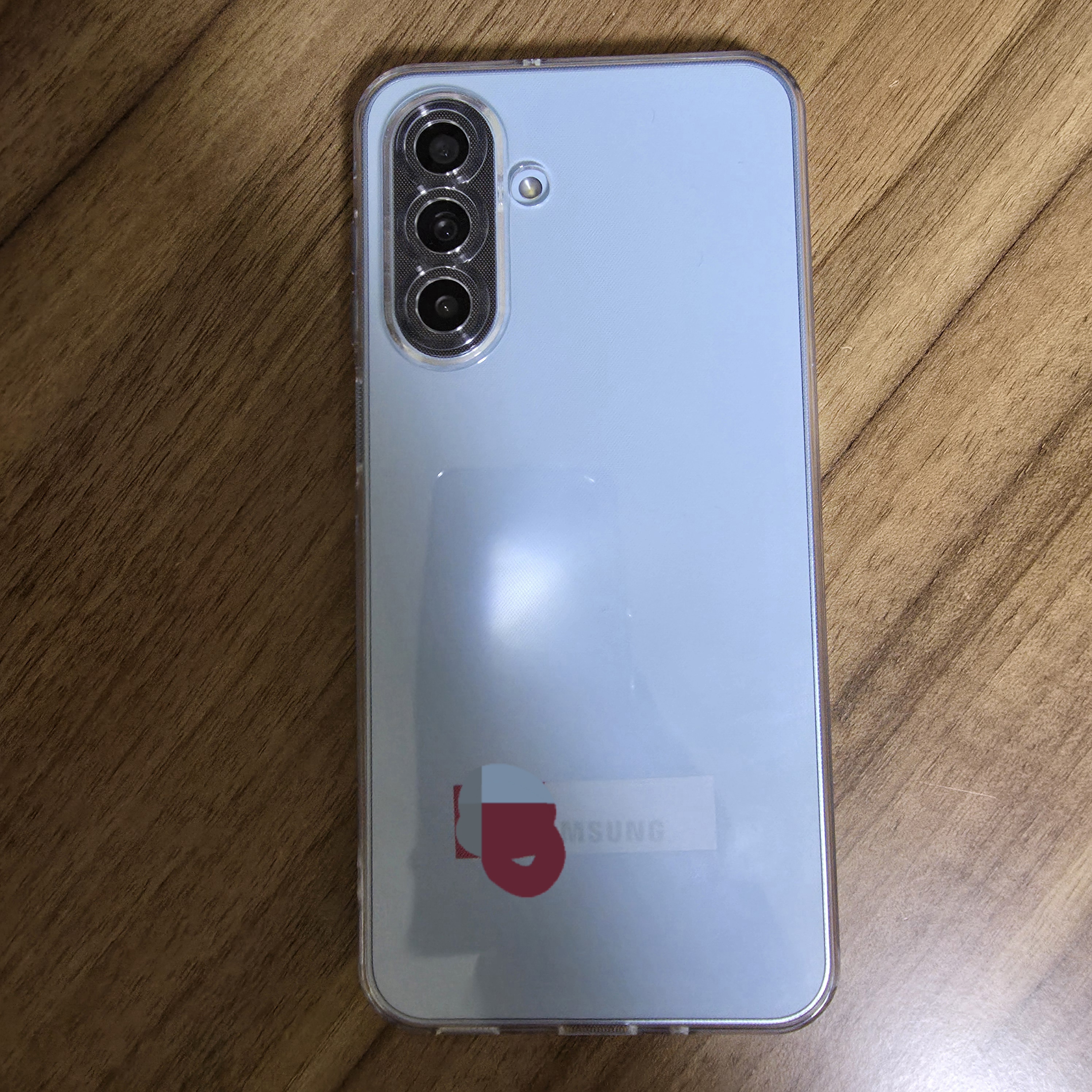 갤럭시 A17 케이스 꼈을 때 후면 사진