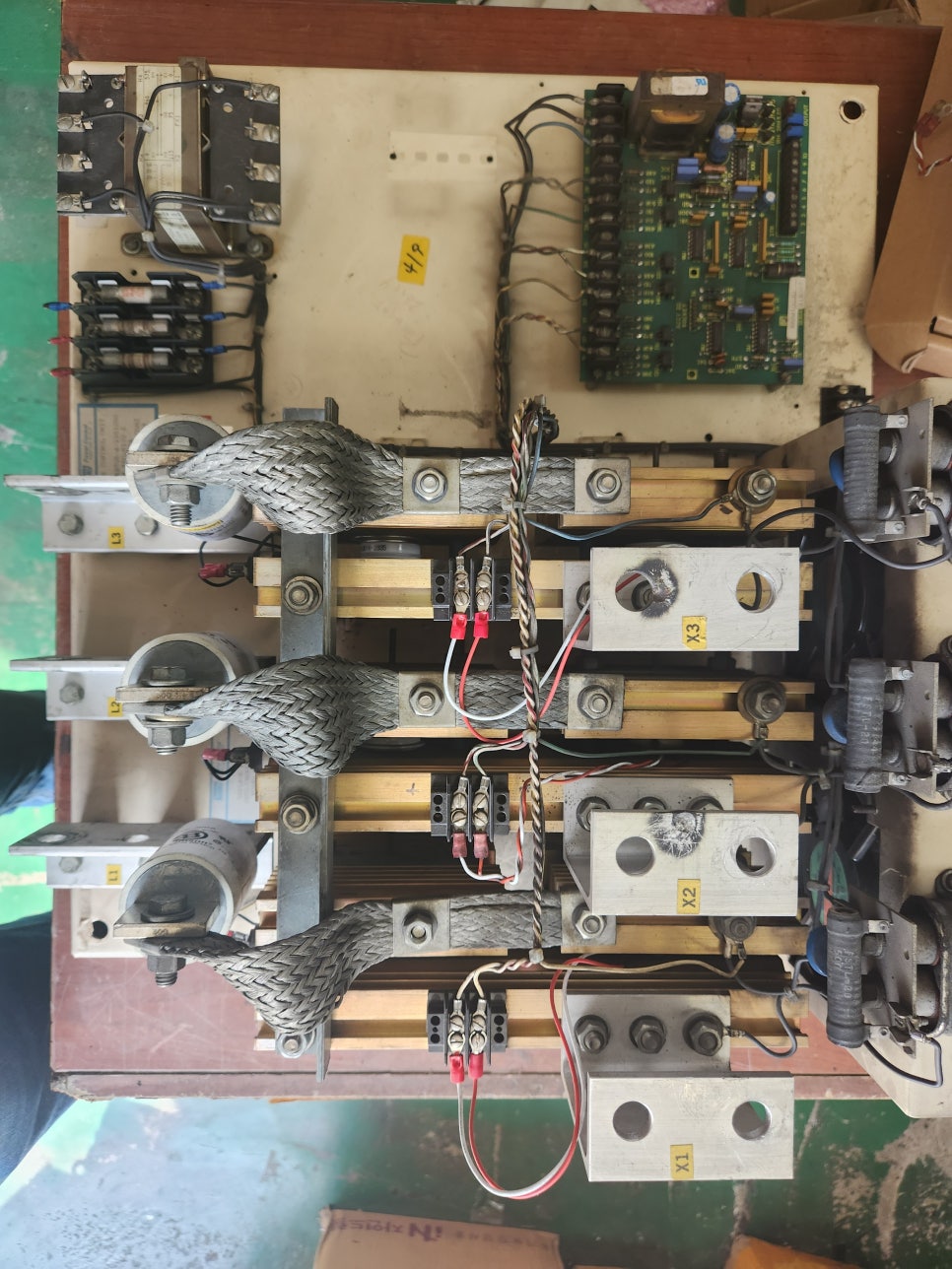 SPANG(스팽) POWER CONTROL UNIT KB7G5-A-2251020 내부 회로의 손상 수리 완료