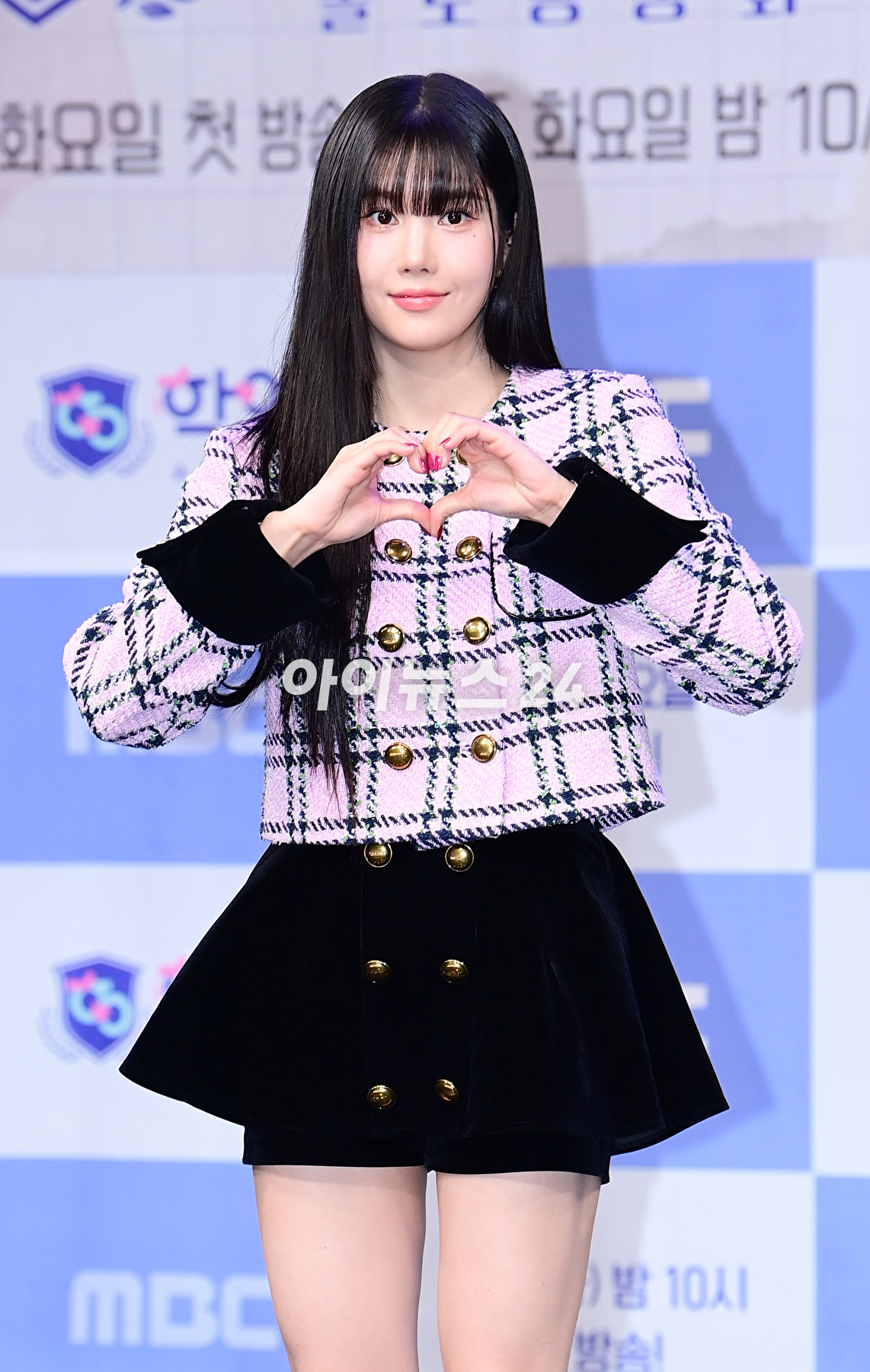 권은비가 5일 오후 서울 마포구 상암동 MBC 골든마우스홀에서 열린 MBC 새 예능프로그램 &#39;솔로동창회 학연&#39; 제작발표회에 참석하고 있다. [사진=정소희 기자]