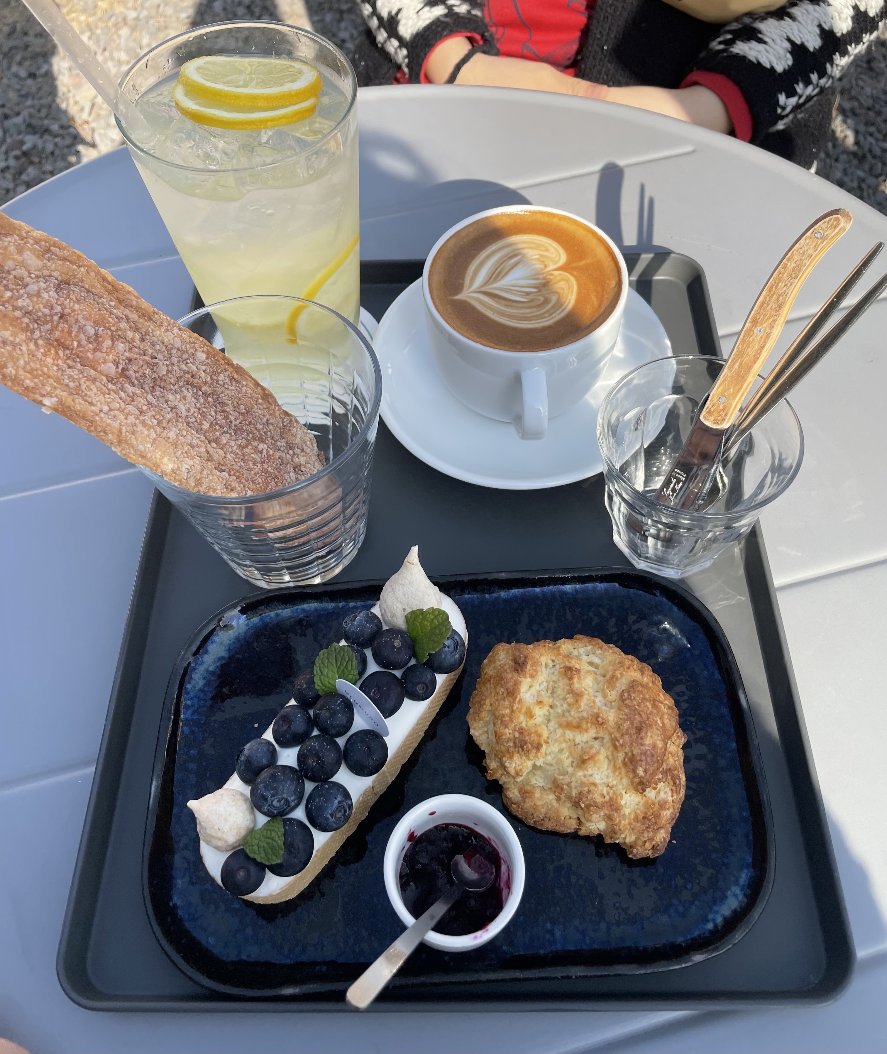 그러므로_메뉴_야외