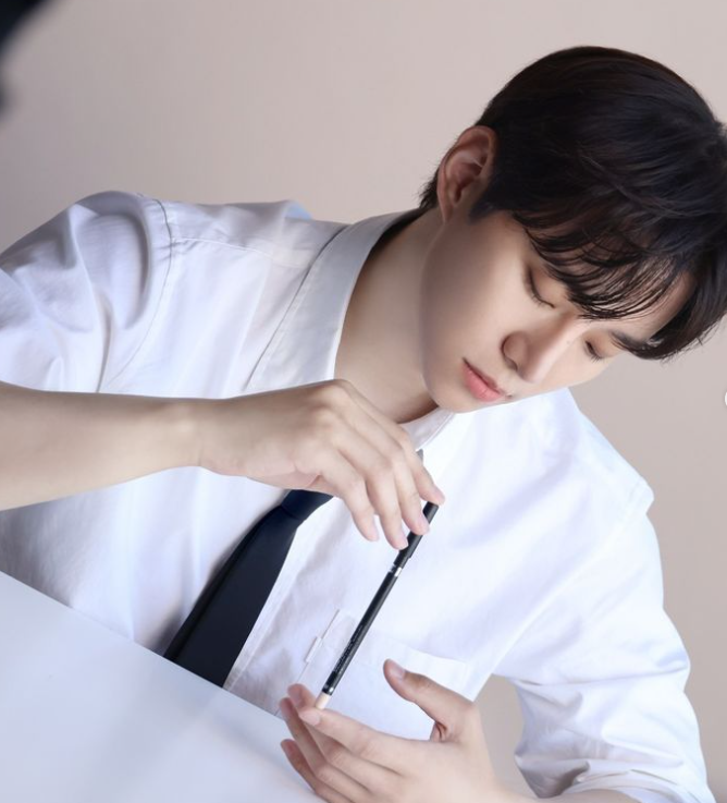 이준호 프로필 배우 드라마 가수 여자친구 작품활동 화보 캐셔로 사진