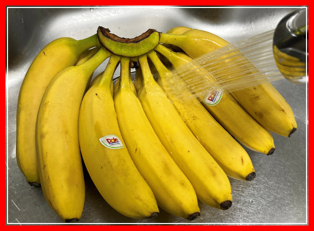 바나나 물뿌리기