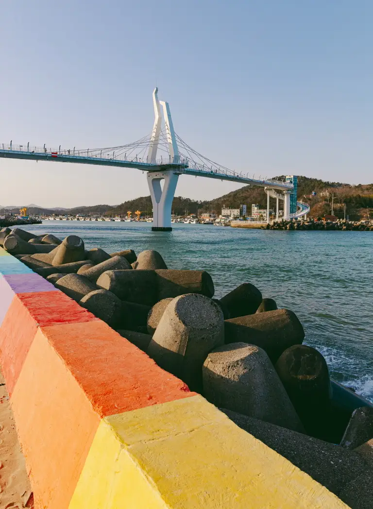 다리건너 방파제에서 바라본 명선도의 풍경
