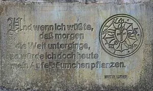 내일 지구의 종말이 올지라도 오늘 나는 한 그루 사과나무를 심는다 명언 해설_4