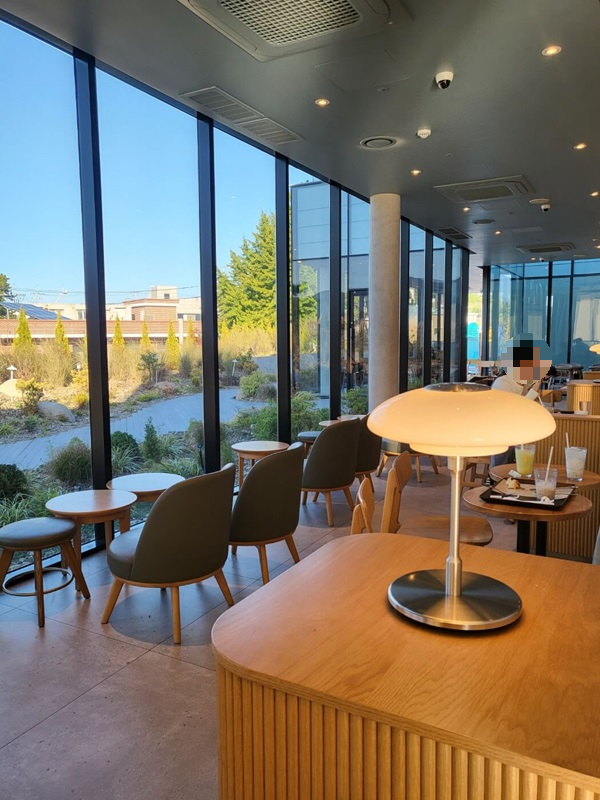 여수 스타벅스 1층