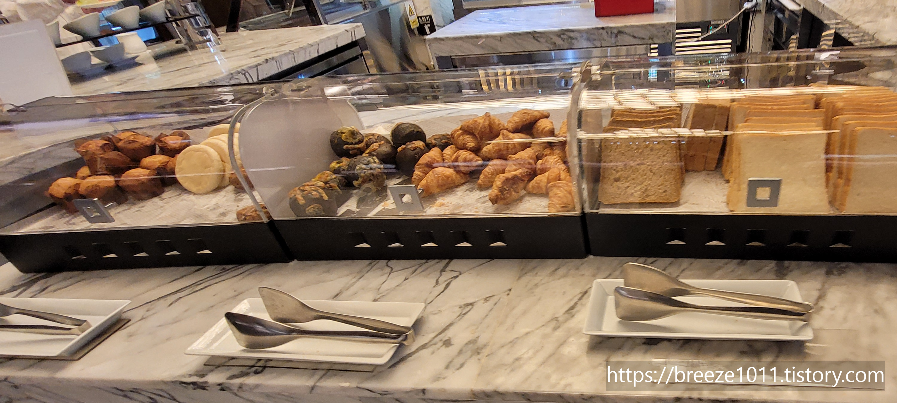 빵 테이블, 토스트