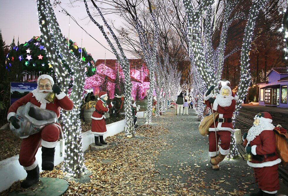 청도 프로방스 빛축제에서는 산타마을 빛축제도 함께 열립니다.