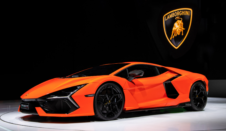 Lamborghini Revuelto