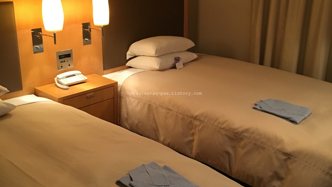 JAPAN-TRAVEL-TOYAMA-OARKS CANAL PARK HOTEL-BEDS