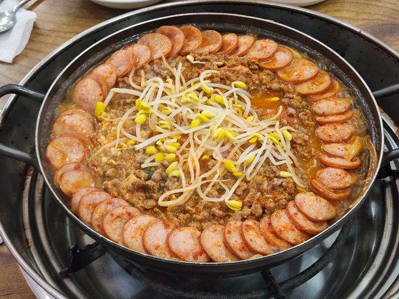부대찌개-위에-콩나물