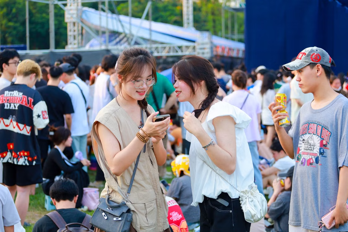 많은 사람들이 야구장을 찾는다
