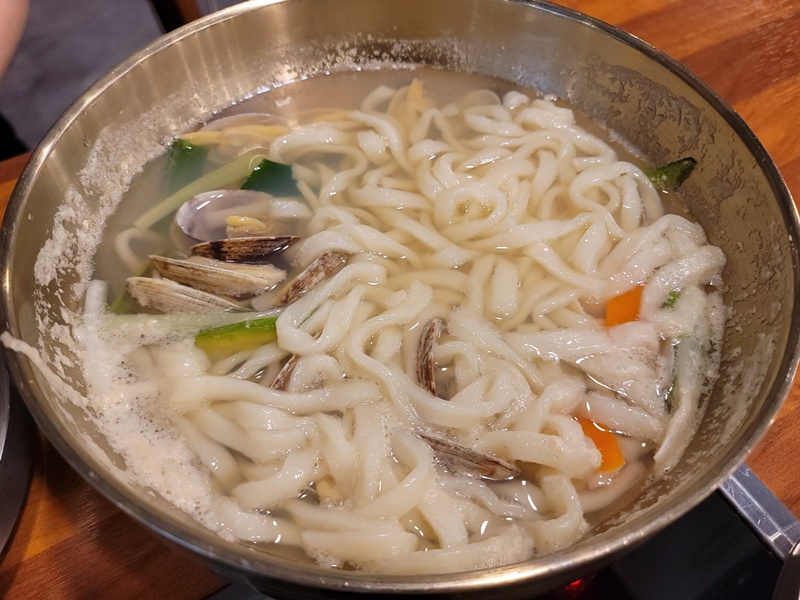 산본역 백세명가 콩작소 - 바지락 칼국수