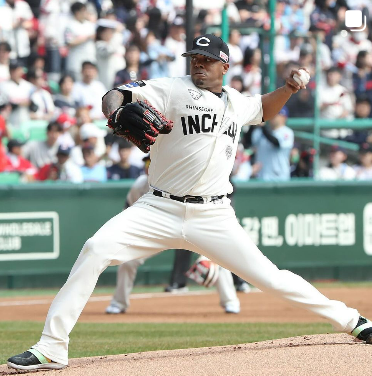 SSG ๋กฏ๋ฐ ํ๋ก์ผ๊ตฌ ํ์ด๋ผ์ดํธ ๋ค์๋ณด๊ธฐ