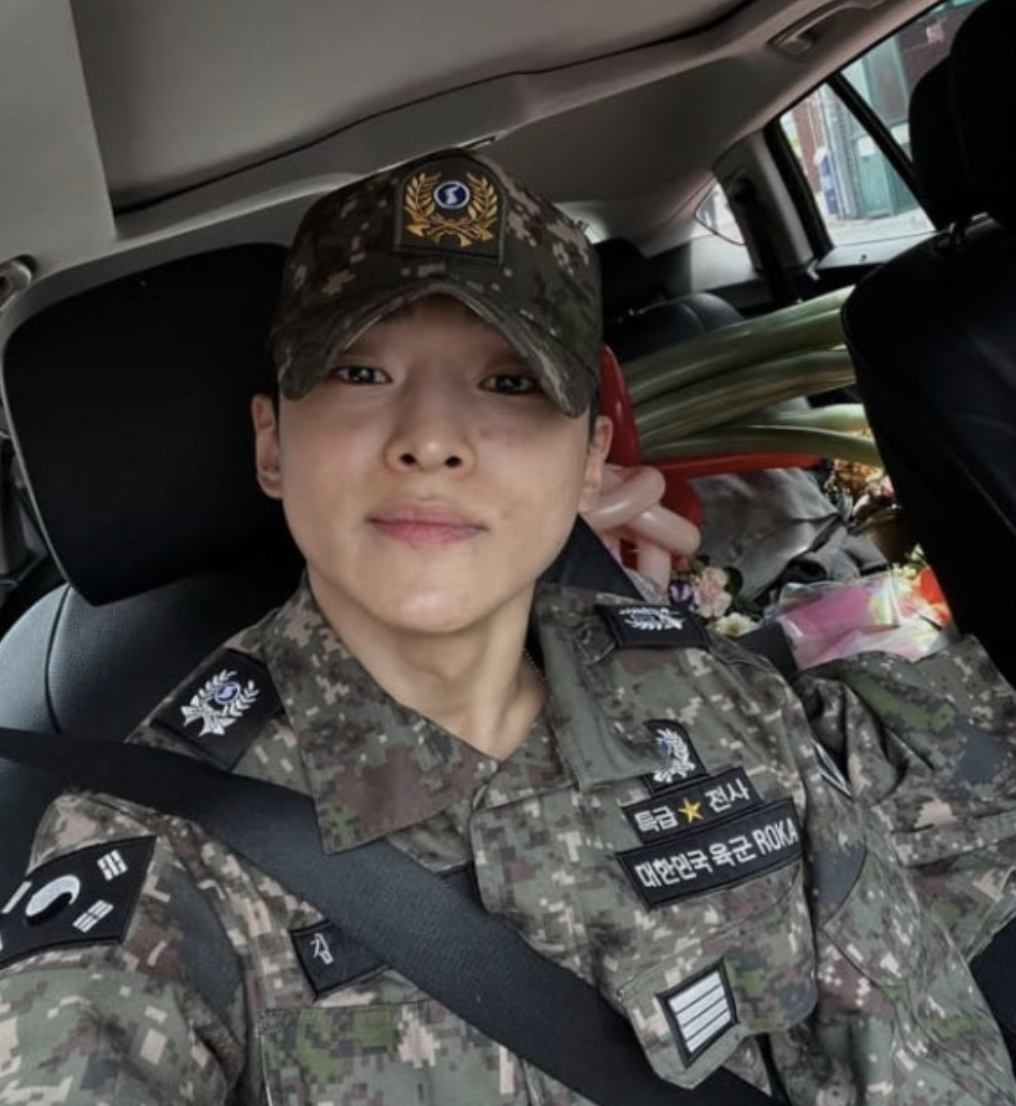 군복 입은 가수 성리 인스타그램 근황