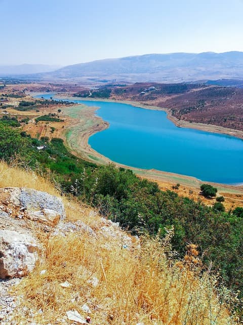 레바논의 베카 밸리 와인 투어: 6천 년 와인 역사를 맛보다