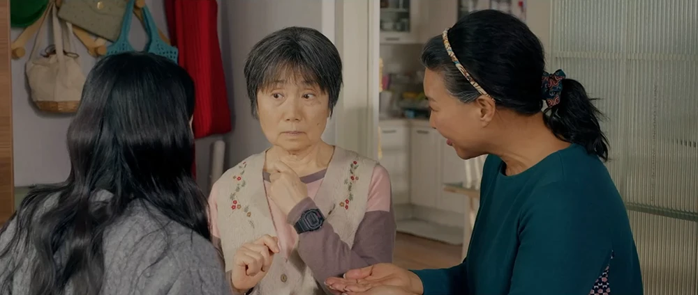 선재의-시계를-차고-있는-할머니를-발견한-솔이