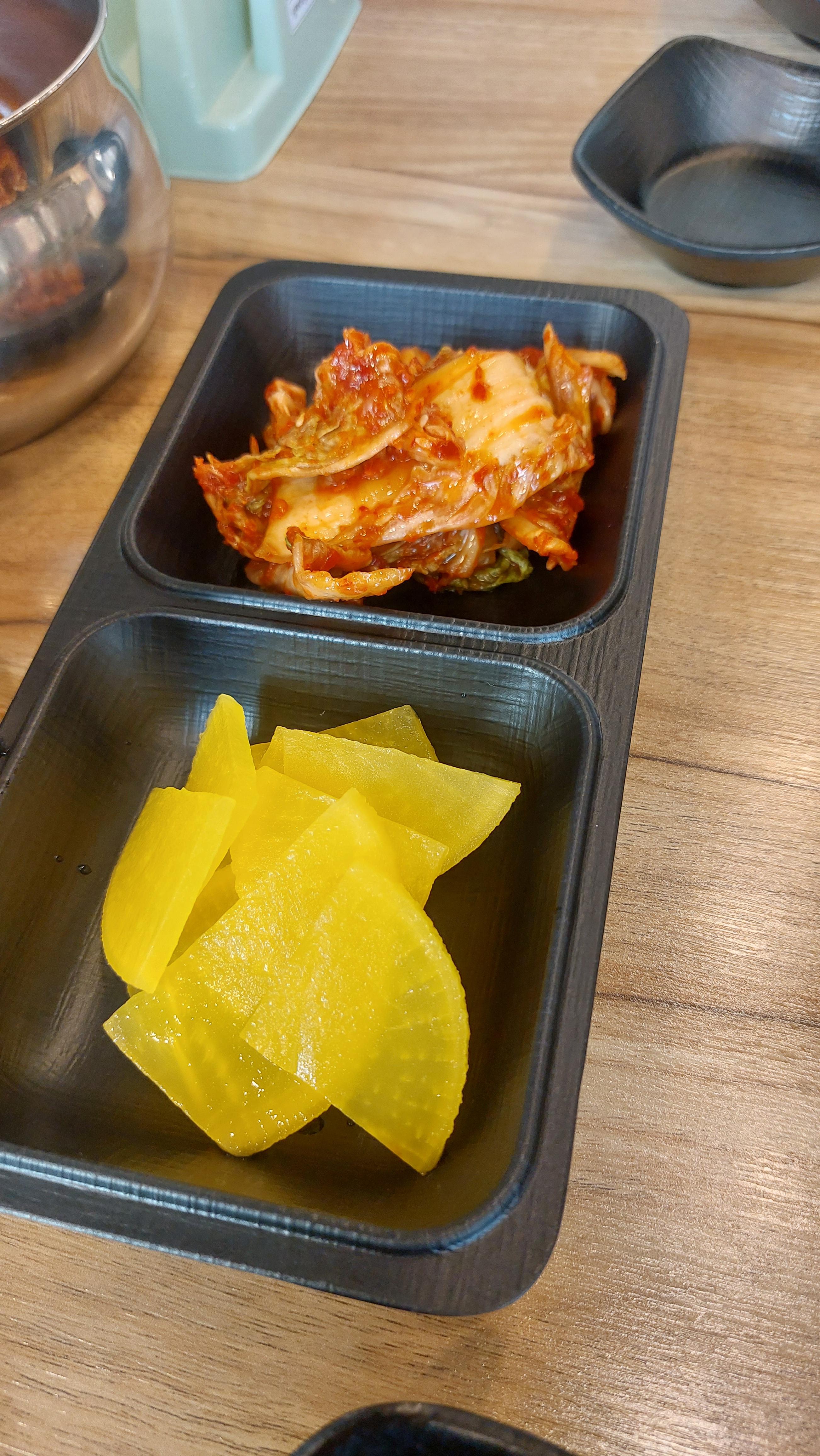 두손개성만두전골 밑반찬