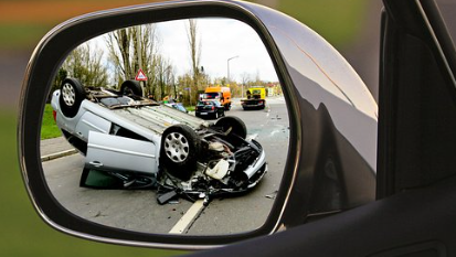 자동차가-전복된-상황