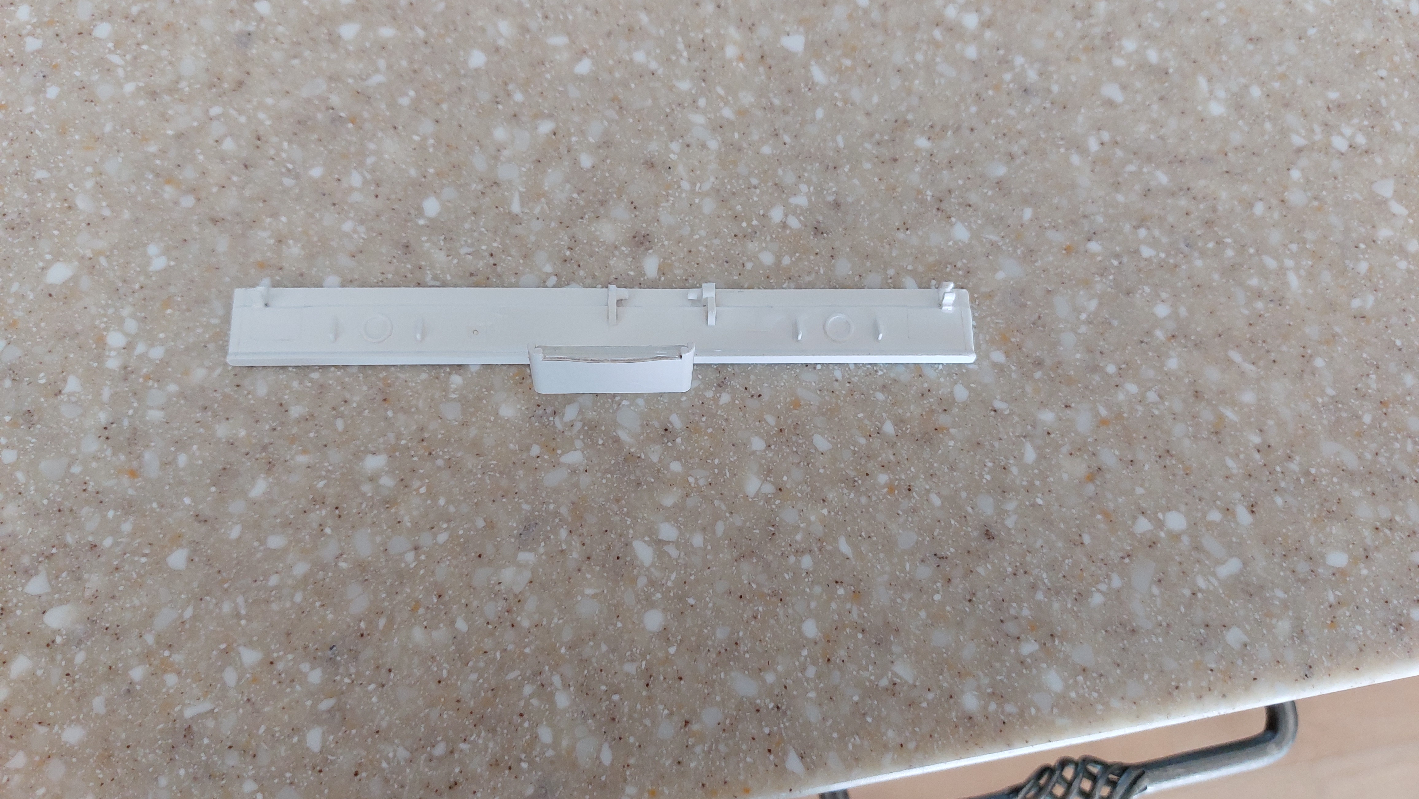 노비타 비데 노즐 커버 속 안에 고정 부분이 한쪽이 부러졌더군요.