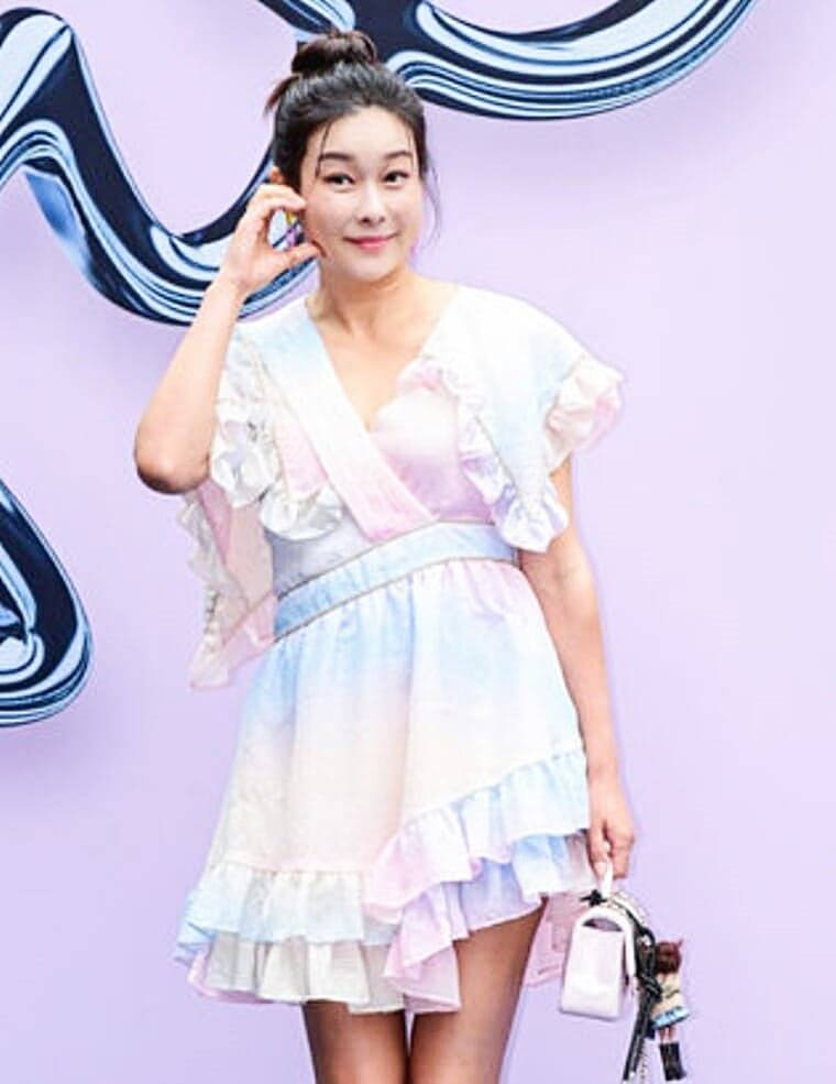 현영 모델 데뷔 및 방송 활동