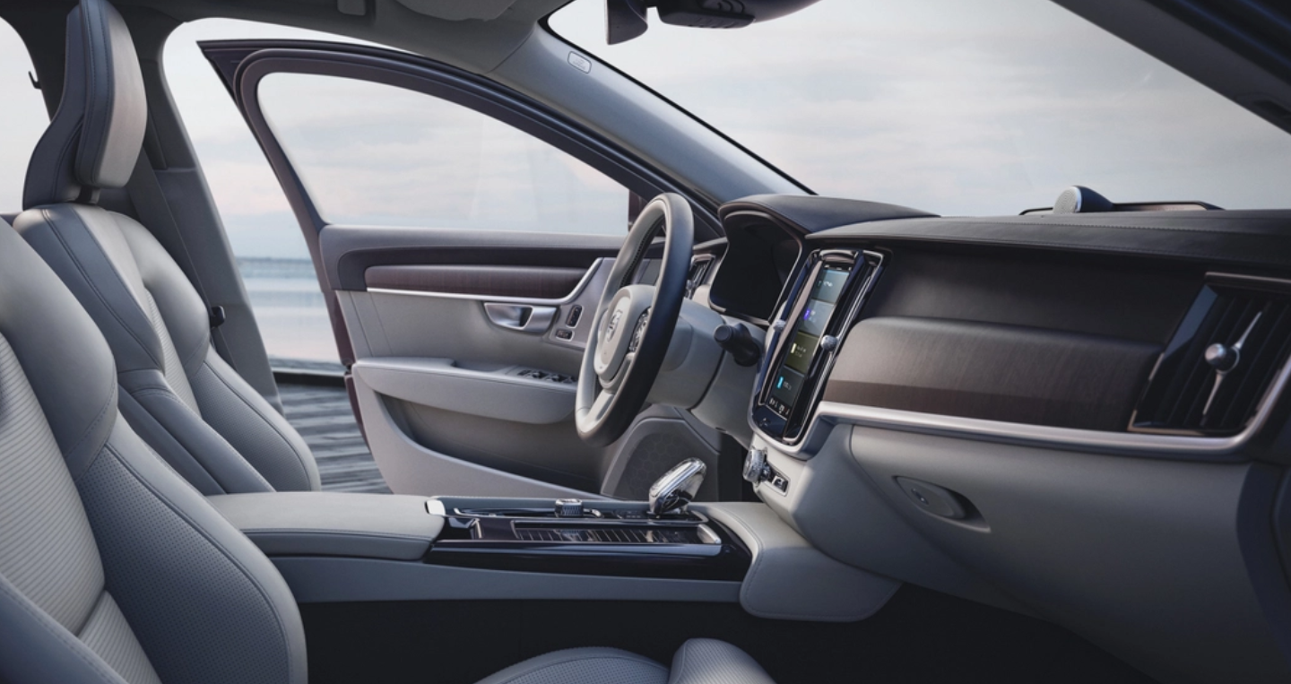 볼보 S90 플러그인 하이브리드 가격과 트림별 차이: 2024년 최신 정보