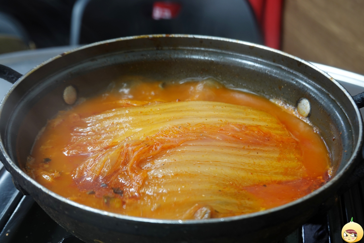 때깔 좋은 김치찜