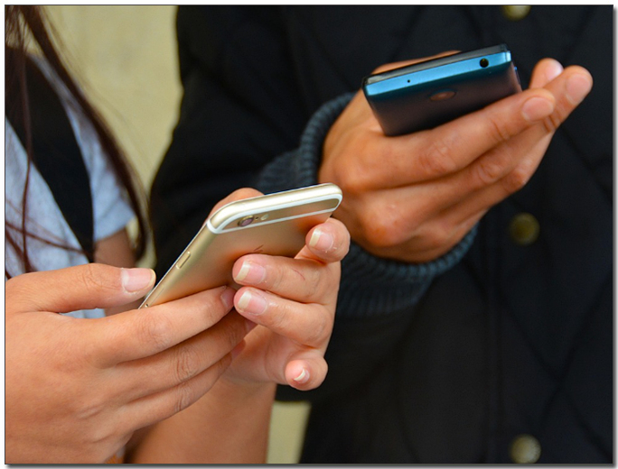 ์๋ก ์ค๋งํธํฐ์ ๋ณด๊ณ ์๋ ๋จ๋
