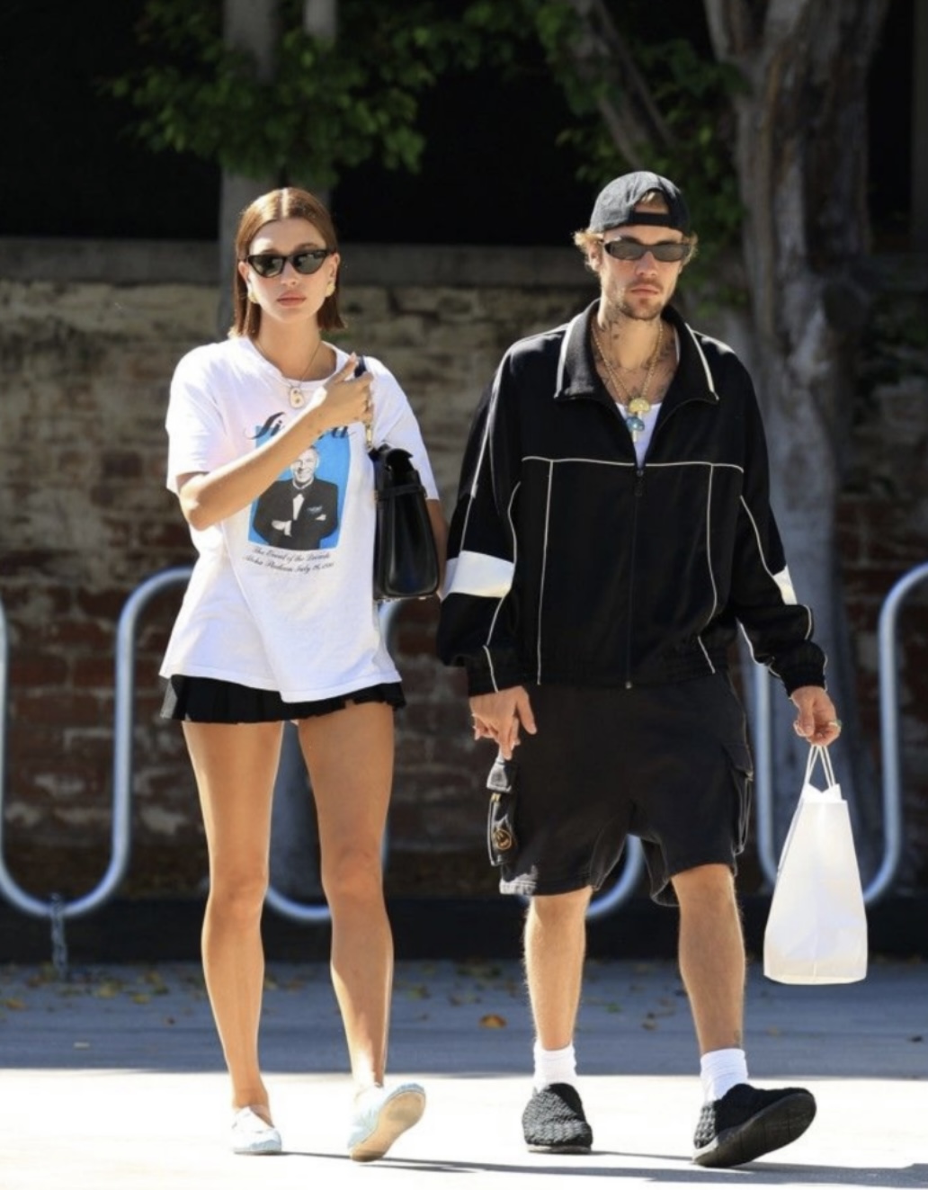 헤일리 비버처럼 여름을 입다 - 프린팅 티셔츠 관련 사진