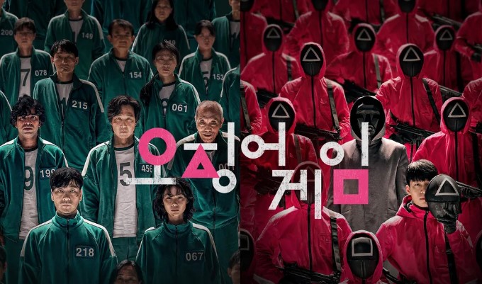 한국 드라마 '오징어 게임' 포스터. 왼쪽에는 초록색 트레이닝복을 입은 참가자들이, 오른쪽에는 분홍색 유니폼과 가면을 쓴 진행요원들이 서 있으며, 중앙에 '오징어 게임' 로고가 있다.