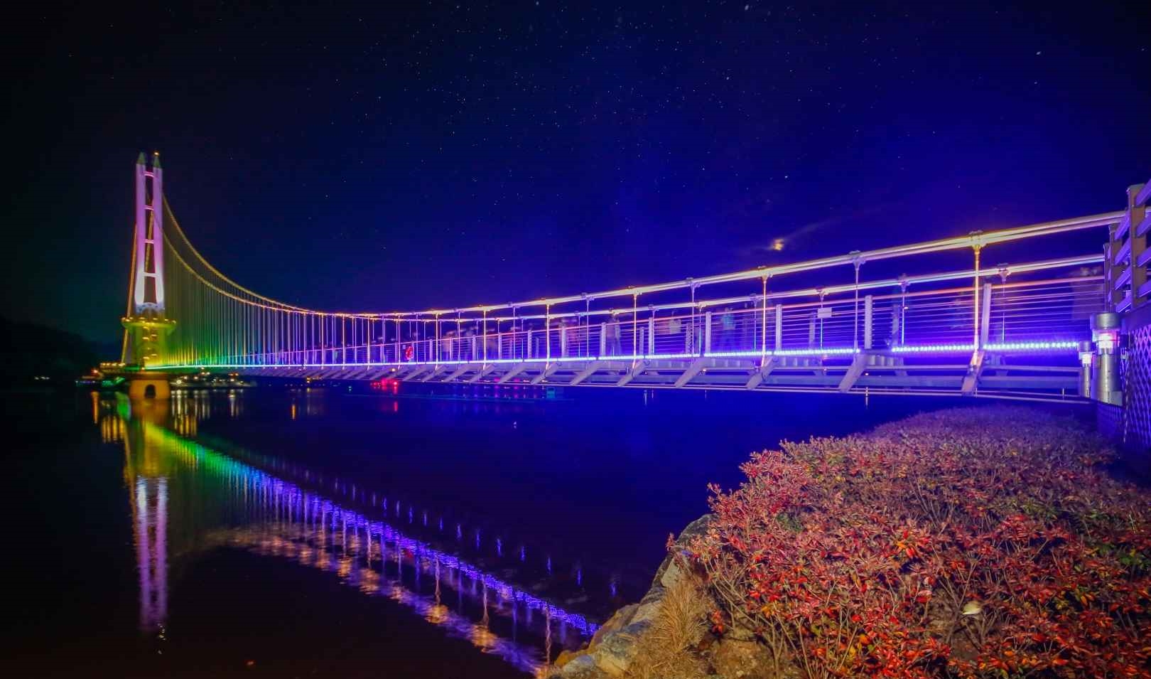 예당호 출렁다리 야경