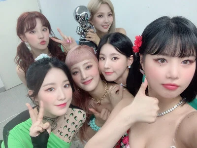 여자아이들-단체-셀카-2