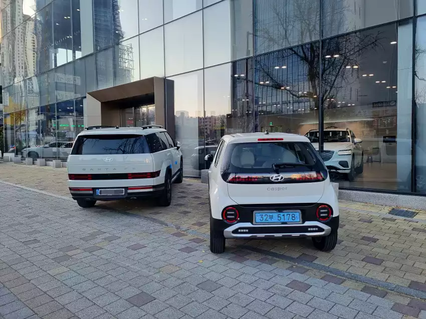 현대 드라이빙라운지 대구 서부에 도착 후 주차한 모습입니다.