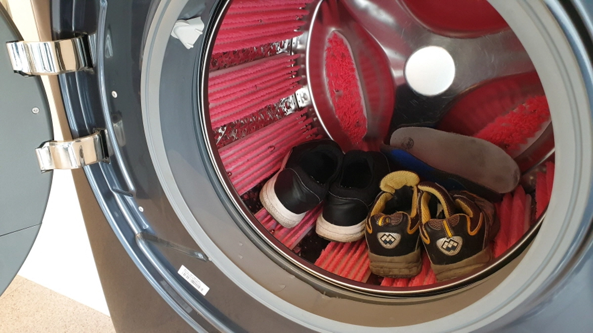 운동화 세탁기 사용 모습