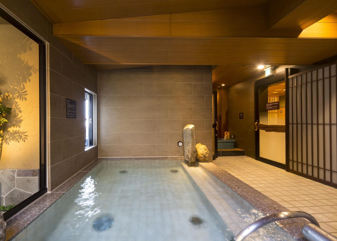 일본의 도미인 호텔의 온천 모습
