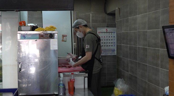 삼겹살을-손질한다