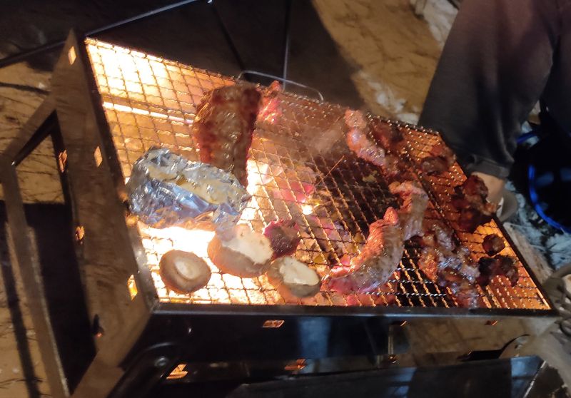 갈비살을 굽고있는 루나군