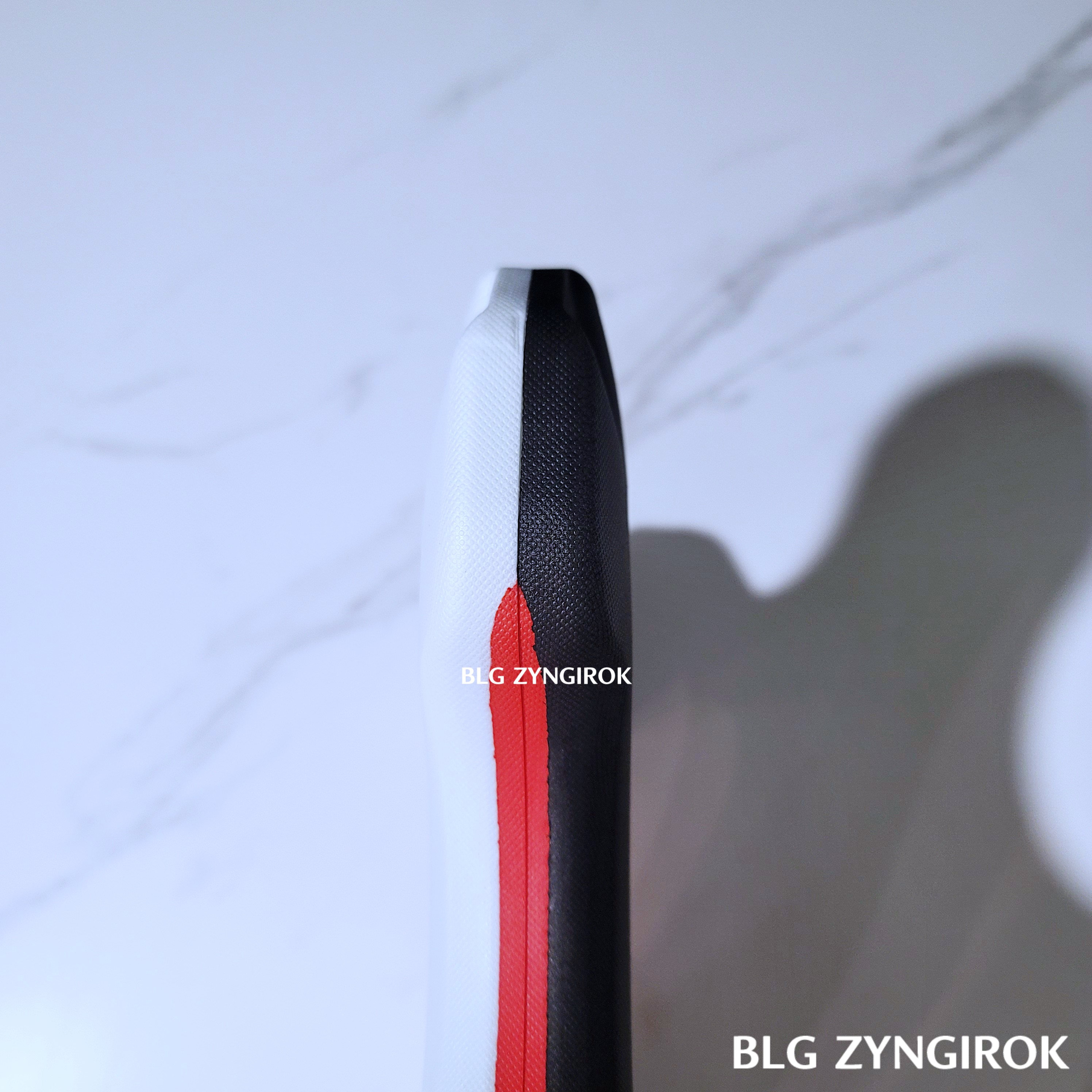 넥가드 닥터 옆면 모습이다.