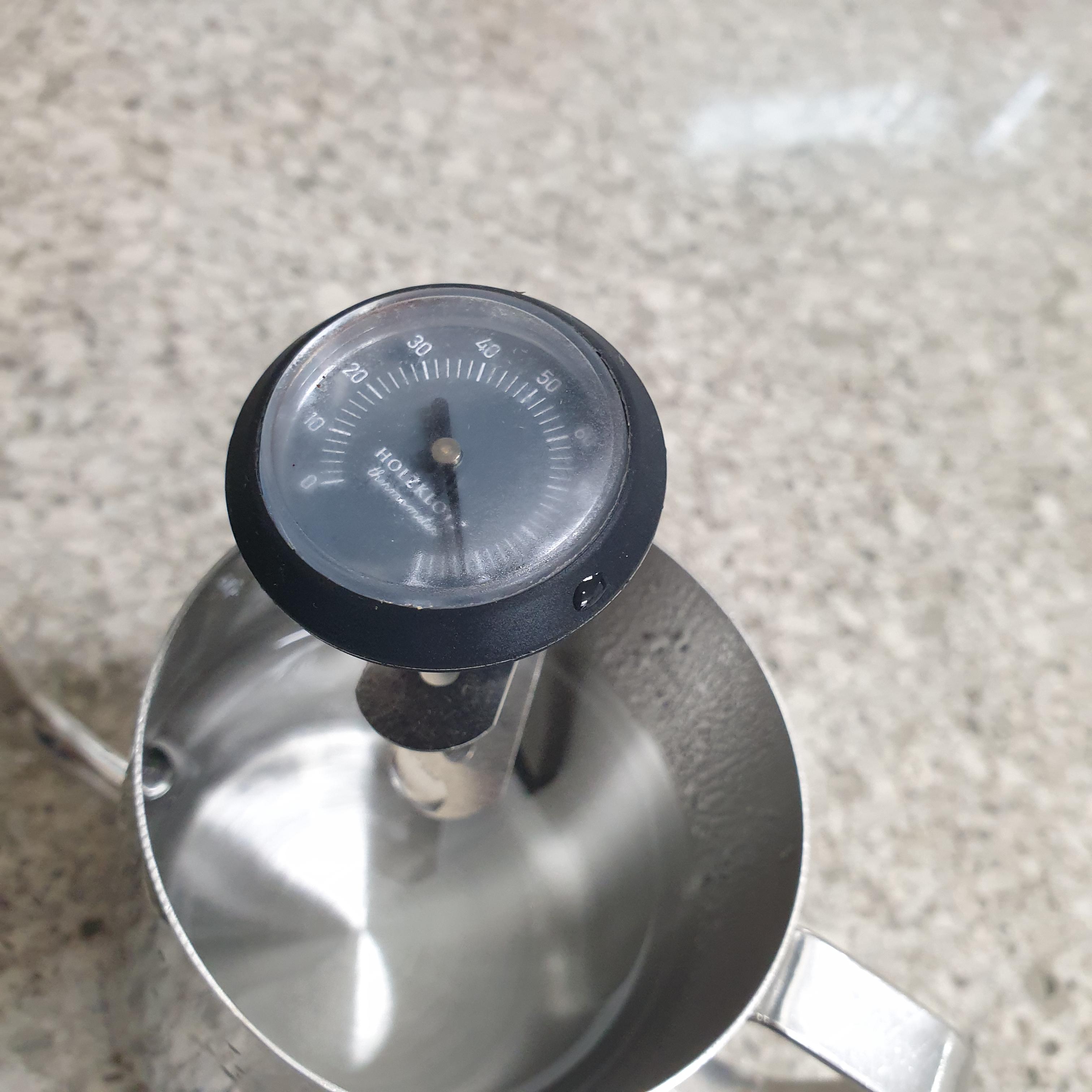 칼리타 드리퍼를 사용한 커피 추출 레시피 with 다이소 드립포트_온도계가 체결된 드립포트