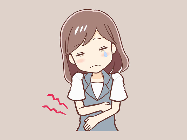 복부팽만감으로-불편한-여성