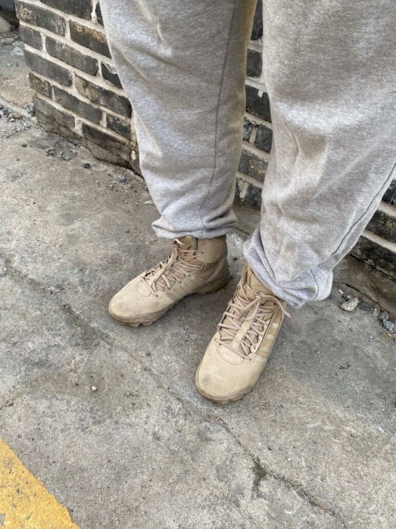 데일리룩(오뭘입)칼하트모자볼캡 블랙, 비스폰지맨투맨 멜란지그레이, 제멋조거팬츠 멜란지그레이, 아디다스 사막화, 남자코디 , 남자데일리룩, 남자데일리코디, ootd
