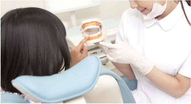 치위생사-하는일-업무환경-되는법-학과-전망