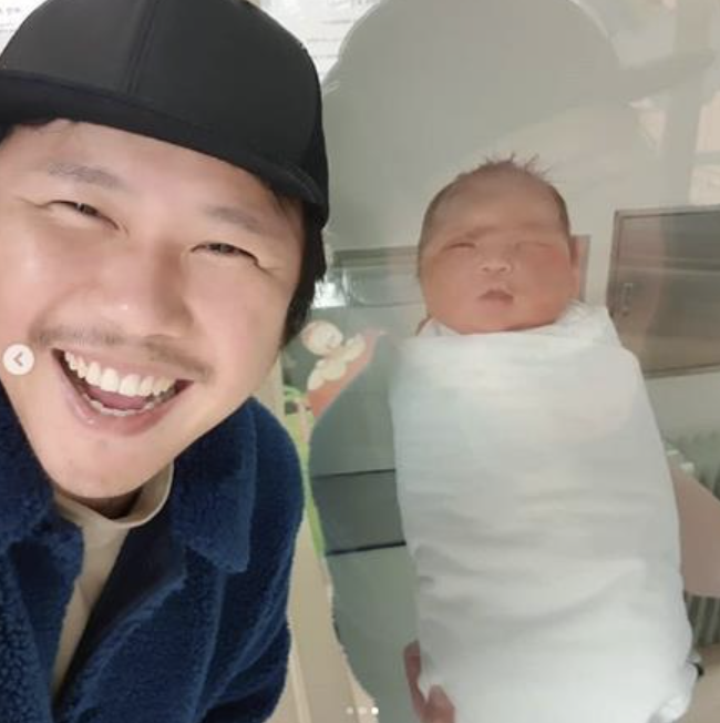 육중완 자녀 딸 출산 당시 모습