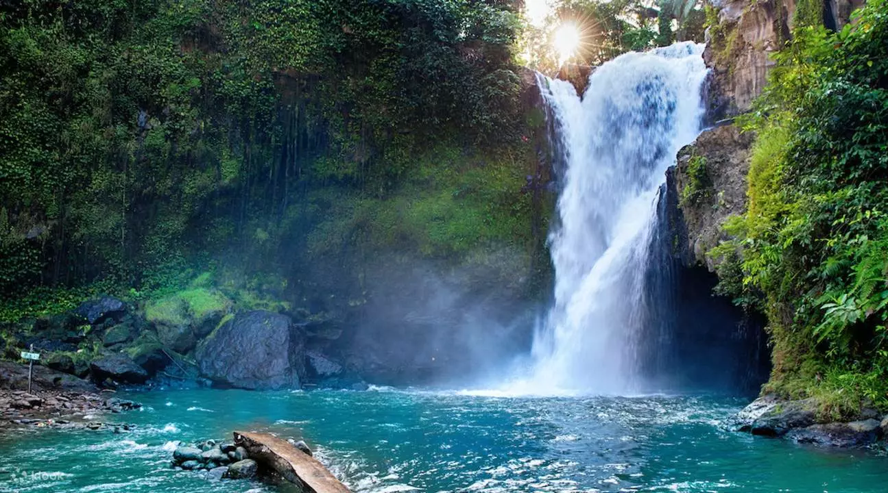 tegenungan-waterfall