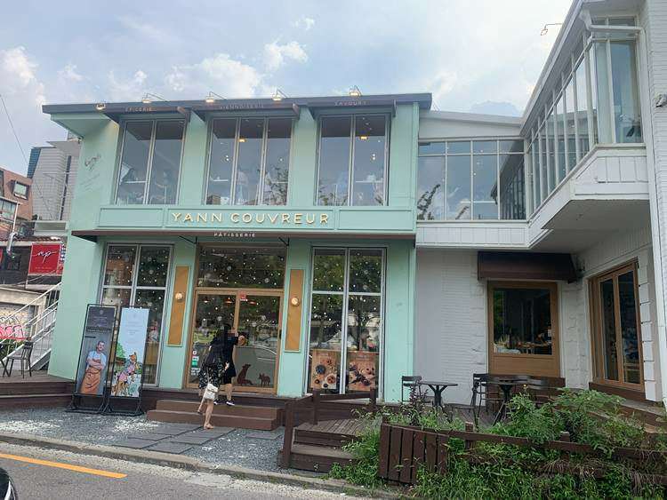 홍대카페 추천, 카페꼼마 얀 쿠브레 외관모습