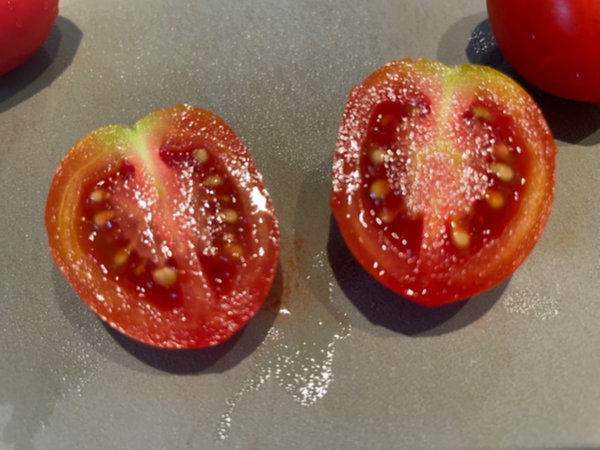 간장 비빔국수 황금레시피 고명 - 방울토마토 반으로 자르기