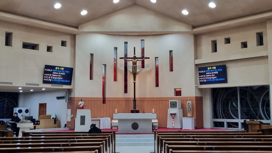제주 동광성당 성전 안 사진