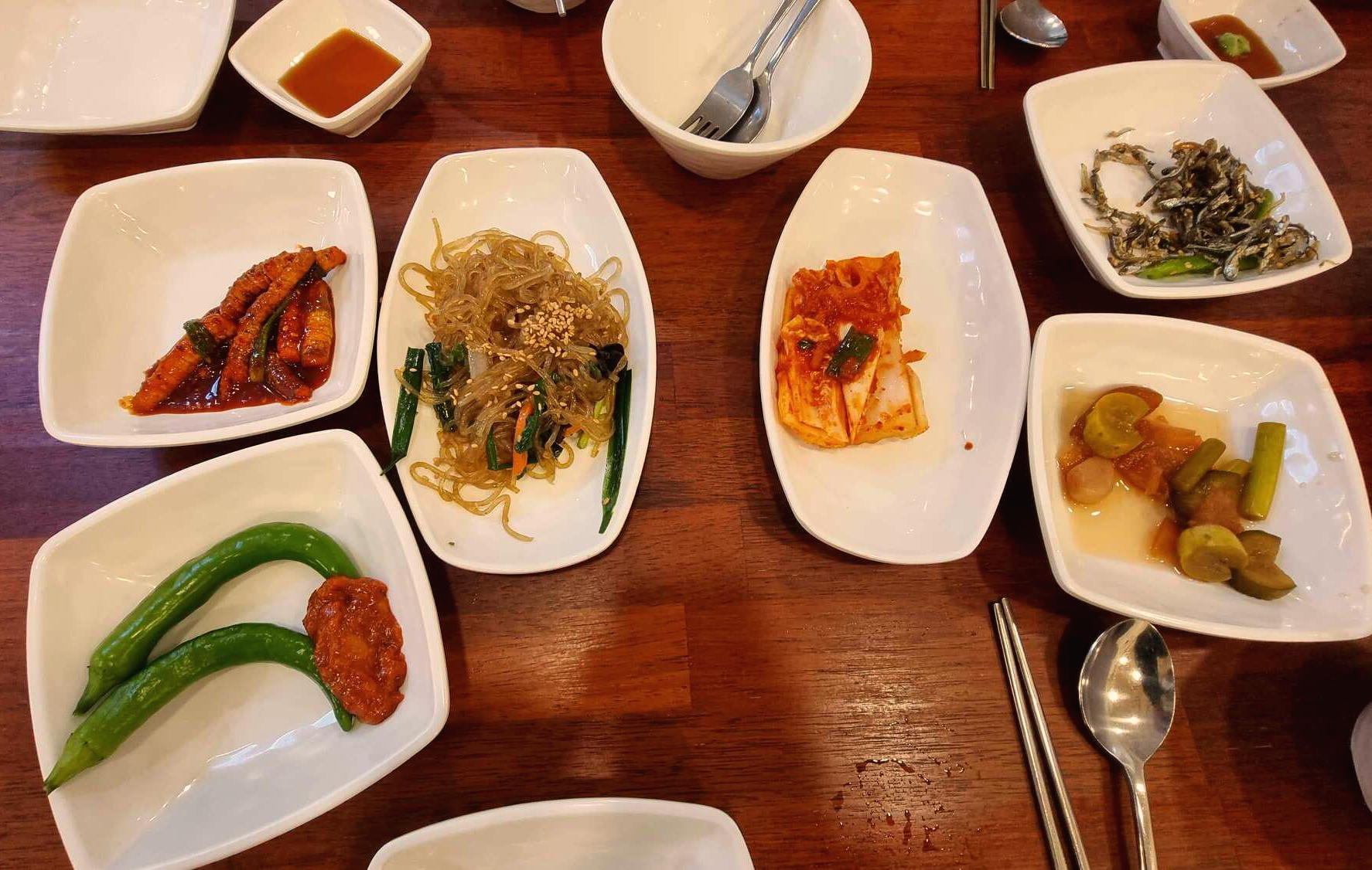 반찬이 기본세팅된 모습